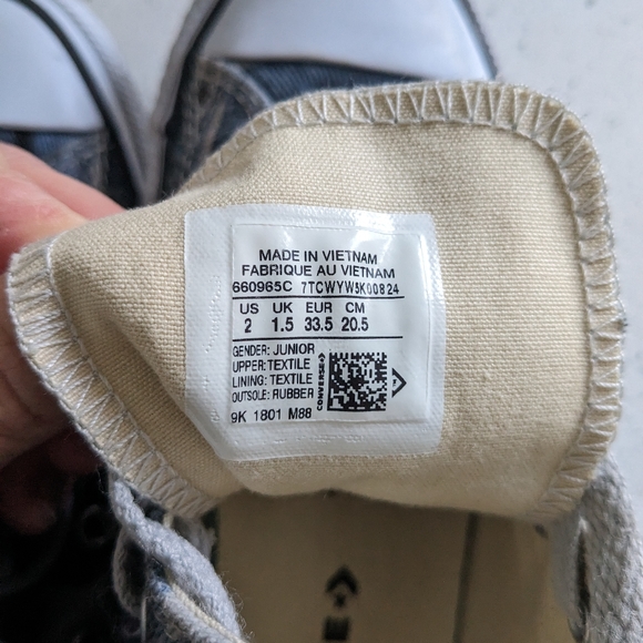 Converse shoes - Picture 2 of 5